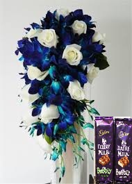 2 bubbly silk chocolates with 10 blue orchids and 10 white roses bunch