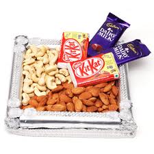 1/2 kg Dry fruits with 4 chocolates in Thali