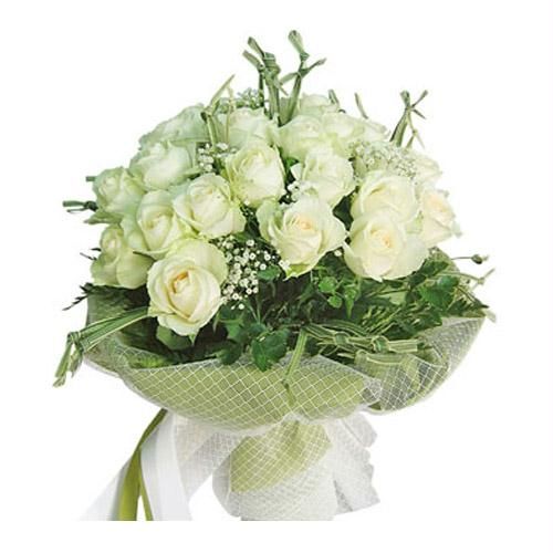 24 White roses arranged in a vase