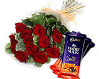 dozen red roses with free silk chocolates